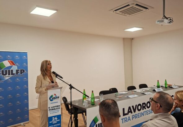 La segretaria generale UIL FP Rita Longobardi al convegno sul lavoro pubblico, Pozzuoli (Napoli).jfif